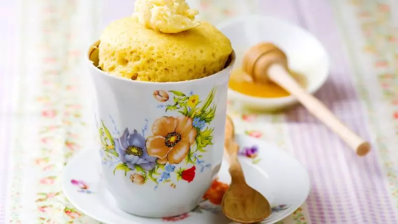 Receita de bolo de frutas na caneca que todos na sua casa vão gostar