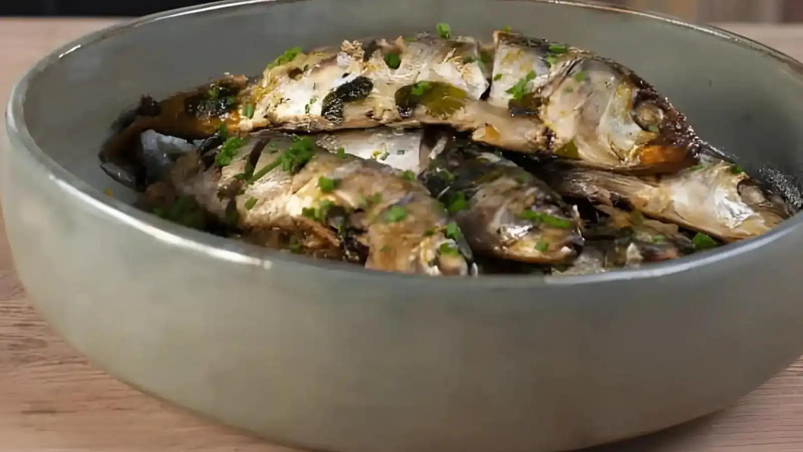 Sardinha ao alho e óleo receita completa